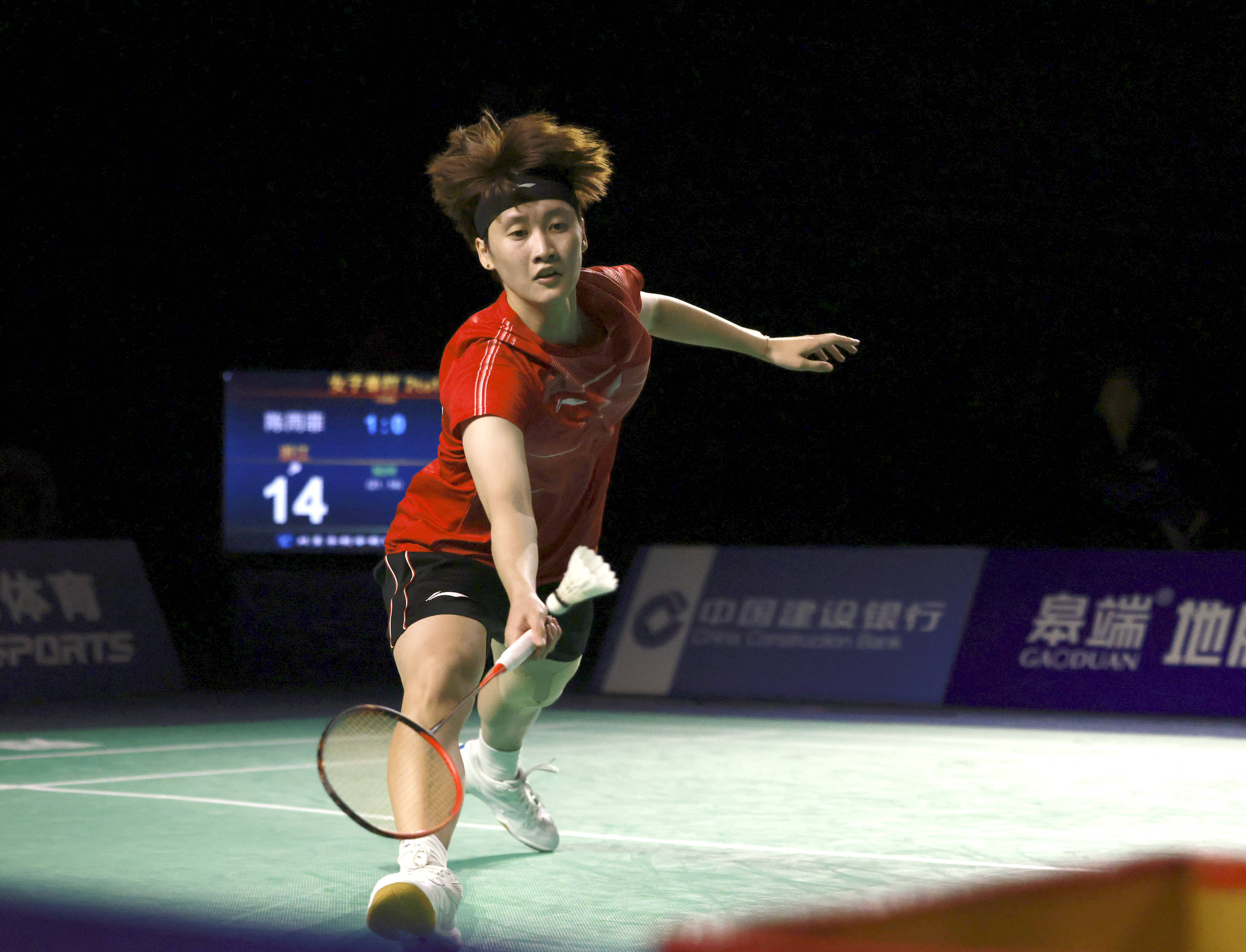 试图填补其 试图填补其