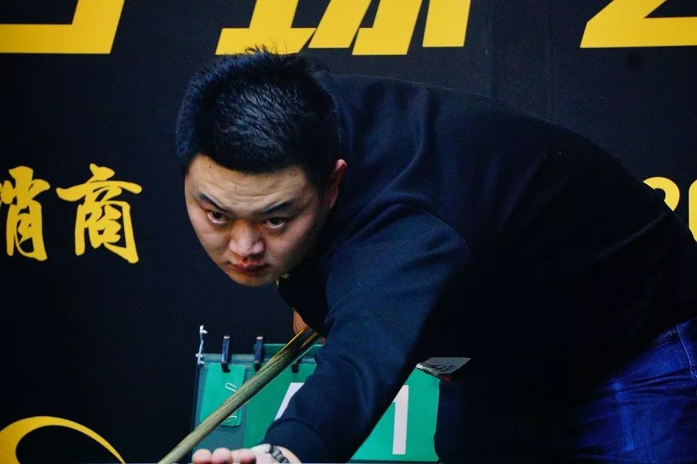 在足球比赛 在足球比赛